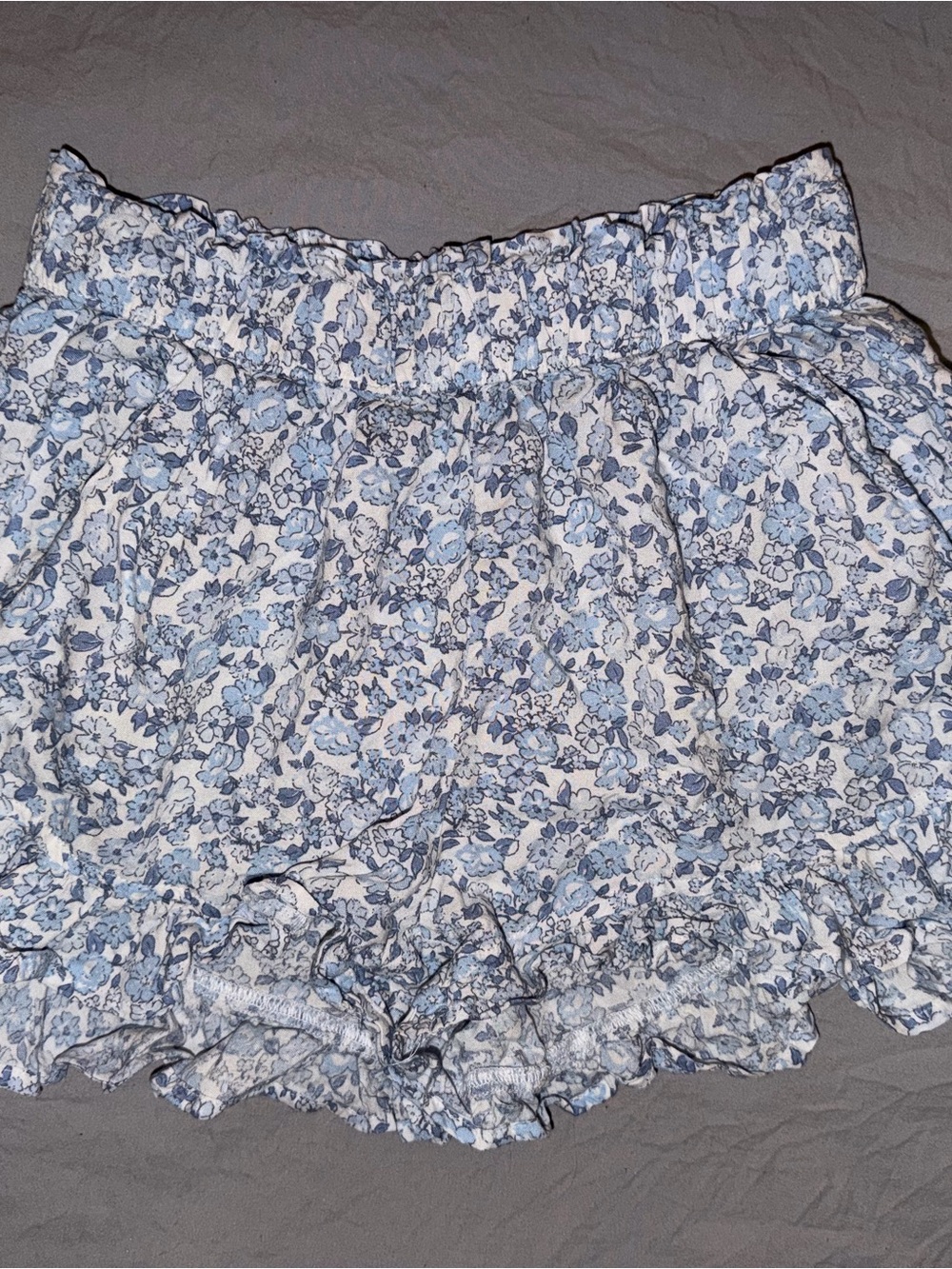 Hollister White and Light Blue Floral Ruffle Shorts Size XS